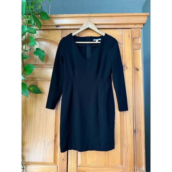 BANANA REPUBLIC Essential V-Neck, Black, Stretchy  SZ 8 - Picture 1 of 12